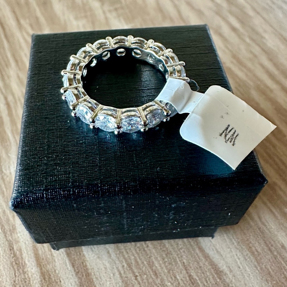 NWT 4.5ct Eternity Band - Round Solitaire Stones - Neiman Marcus - Size 6 - Picture 5 of 15